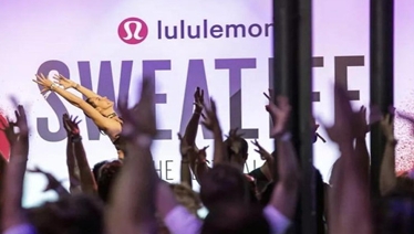 让耐克都焦虑的lululemon，是如何靠一条瑜伽裤逆袭的？  